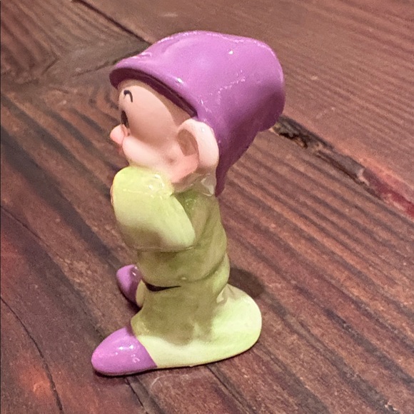 Vintage Japan Walt Disney 3" Ceramic Figure Snow White 7 Dwarfs - Dopey - Picture 2 of 6
